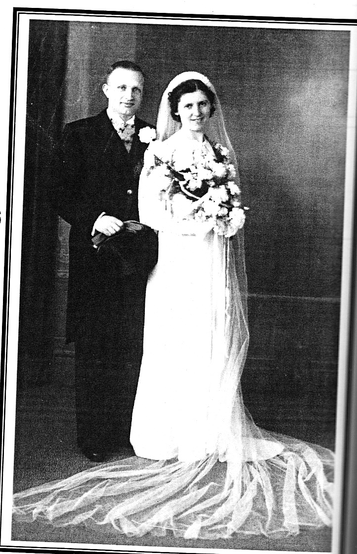Klik voor foto in apart venster clarijs_franciscus_1911_trouwfoto.jpg