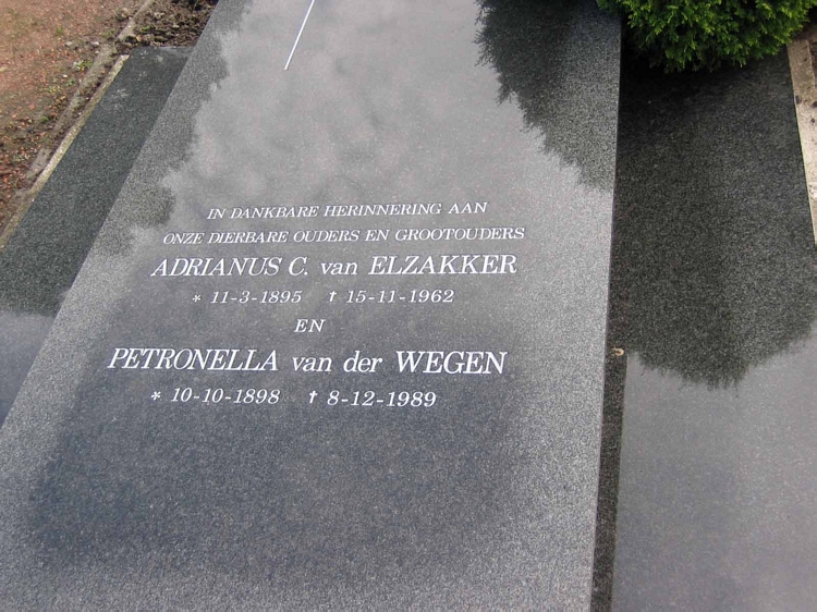 Klik voor foto in apart venster van_der_wegen_petronella_1898_05.jpg