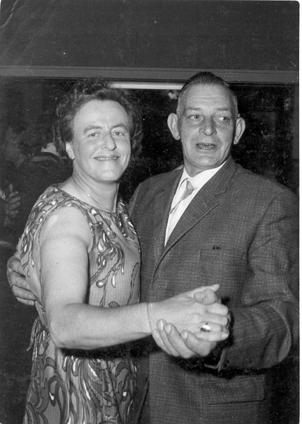 Klik voor foto in apart venster hoendervangers_anna_1921_06.jpg