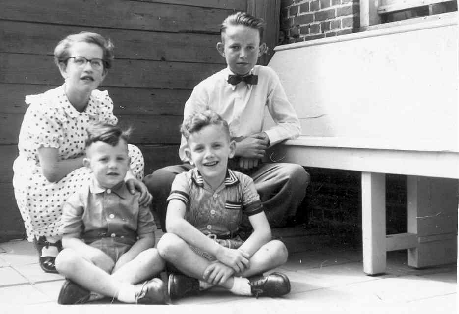 Klik voor foto in apart venster hoendervangers_anna_1921_08.jpg